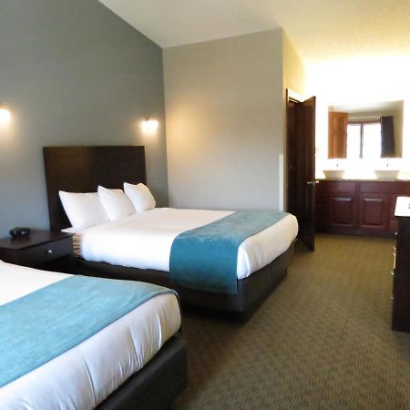Edgewater Hotel And Suites พุทอินเบย์ ภายนอก รูปภาพ