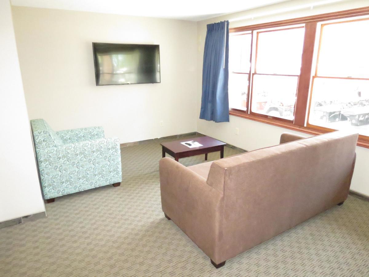 Edgewater Hotel And Suites พุทอินเบย์ ภายนอก รูปภาพ